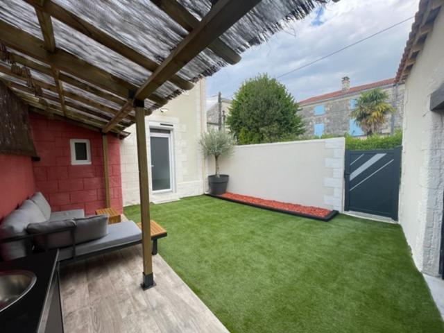 - Le Nuage - Unique, Espace Spa Privatif Et Jardin Avec Plancha Et Salon Privatif, Stationnement Public Gratuit Niort Exterior photo